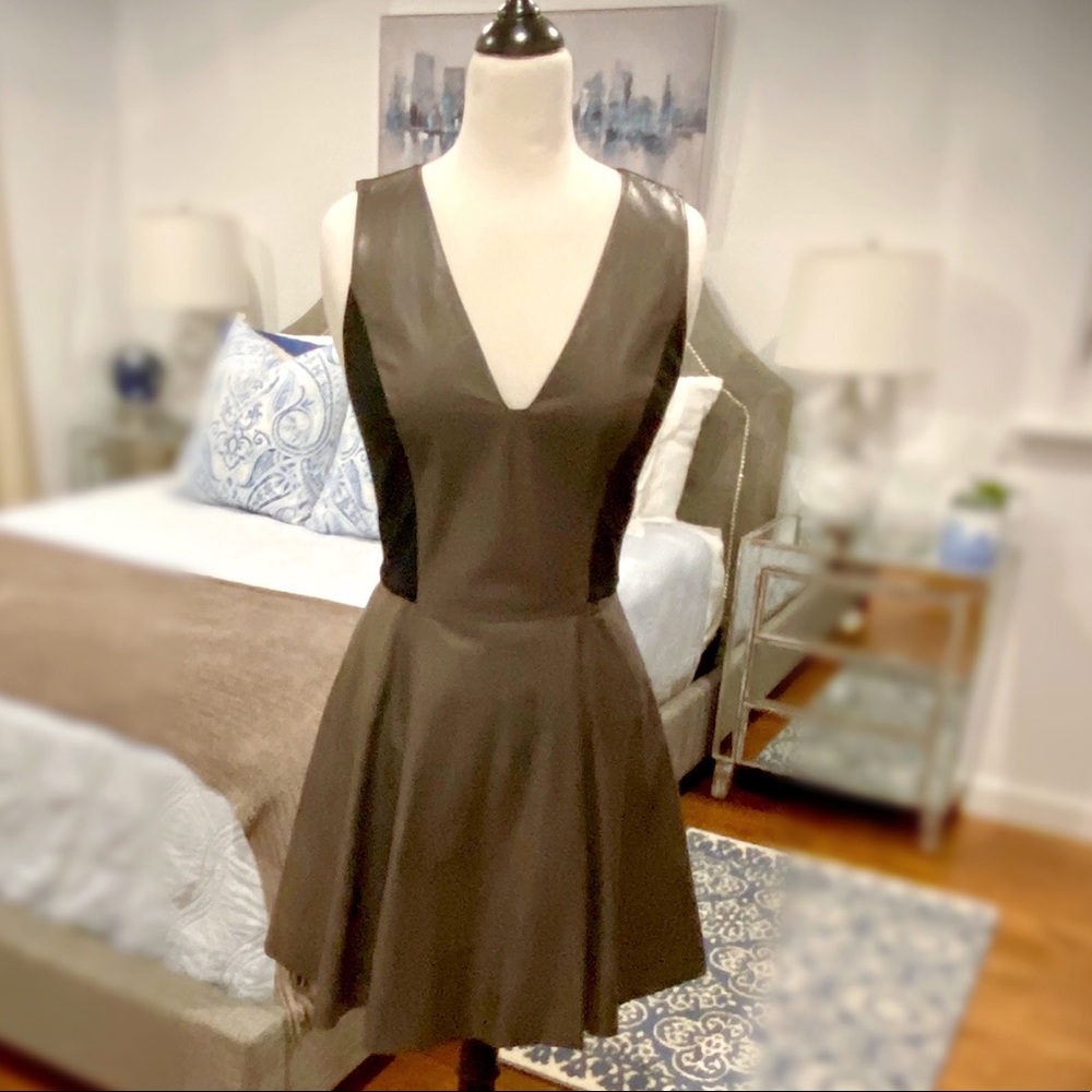 Cute Alice&Olivia gray and black small dress - Picture 2 of 4